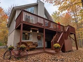 WOW!! Ultimate Pocono Retreat Hot Tub, Game Room, Fire Pit, Near Lakes & Hiking!