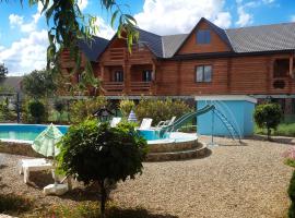 Pension Mini Wonderful Valley, семейный отель в городе Кучугуры