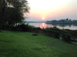 Sundowner Lodge, chalet i Hwange