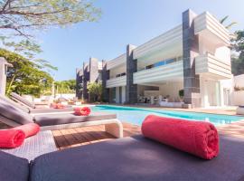 CASA-22 Luxury Boutique Hotel, hotel met hottubs in Sos&uacute;a