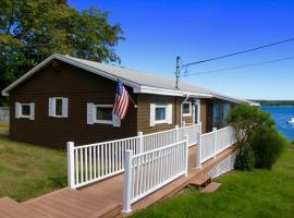 Lorimer Shores, cottage in Marlboro