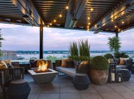 Canopy By Hilton Portland Waterfront, hotel in Portland