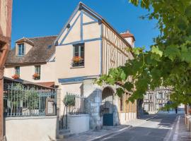 Hôtel Aux Vieux Remparts, The Originals Relais, hotelli kohteessa Provins