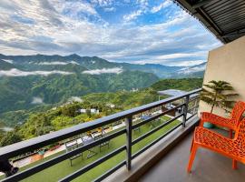 Mussoorie में, होटल Living On The Edge A Luxury Property Near JW Marriot Mussoorie