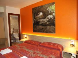 Hostal Acella, homestay in Pamplona