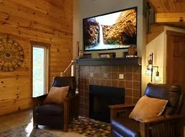 Hillside Hideaway Retreat - A Secluded Modern Cabin