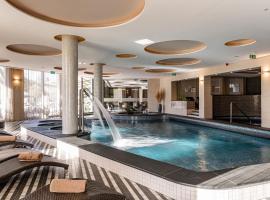 Aura Hotel Adults Only, готель у місті Балатонфюред