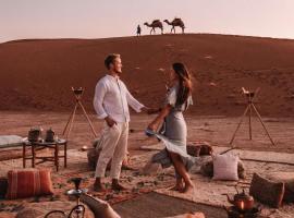 메르주가에 위치한 호텔 Merzouga Aicha Luxury Camp