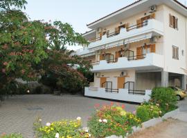 Laloudaki Apartments, hotel en Tyros