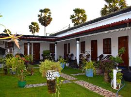 Hotel Angel Inn Beach, отель в Тринкомали