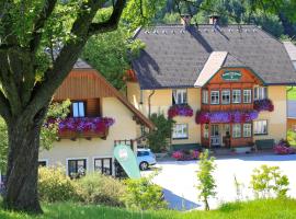 Pension Glitschnerhof, hotel amb aparcament a Aigen im Ennstal