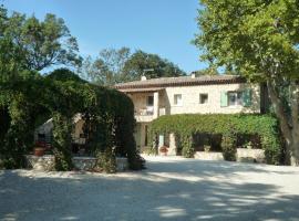 Mas de l'ile, hotel with pools in Avignon