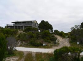 Lantauanan - The Lookout, cottage in Island Beach