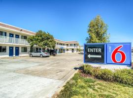 Motel 6-Redding, CA - North, hotel di Redding