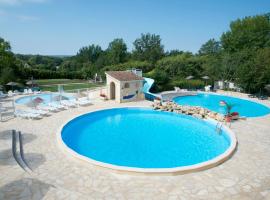 Camping le Clou, hotel v destinaci Coux-et-Bigaroque