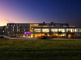 Founex에 위치한 호텔 Yotel Geneva Lake, Select By Hilton