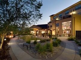 ClubHouse Hotel & Suites Fargo, hotel en Fargo