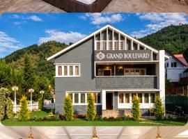 Hotel Grand Boulevard Dal Lake View Srinagar, отель в Сринагаре