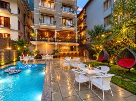 Hotel Asia Holiday Kasol- Bar & Swimming Pool ,Central Heated -100 m For Bus stand, hotel en Kasol