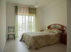 Apartamento Urbanização Aurora Rio, hotel di Vila Real de Santo António