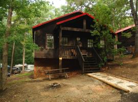 Carolina Landing Camping Resort Luxury Cabin 8, parc de vacanță din Fair Play