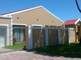 Zufike Self Catering, отель в Порт-Элизабете, рядом находится Baywest Mall