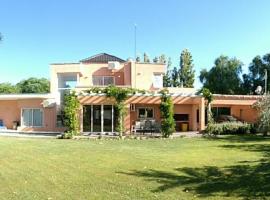 La Ribera Home & Rest Mendoza, villa in Maipú
