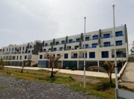 APARTAMENTO PRIMERA LÍNEA DE PLAYA, hotel económico em Puerto de las Lajas