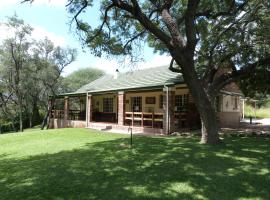 Woodlands Stop Over and Lodge, lodge in Francistown