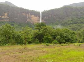 Jamrung Hillside Camping, hotel a Jambrung 