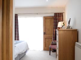 The Red Lion, Barn Accommodation, hotel perto de Holdenby House Gardens, Thornby
