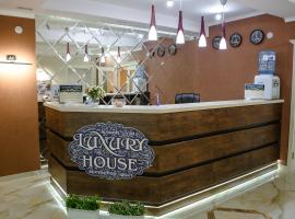 Luxury House, hotel v destinácii Šymkent