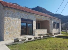 Holiday Home Ivana, hotel in Virpazar