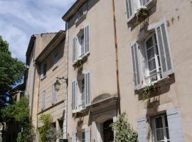 Les Chambres De Charlotte, hotel in Cucuron