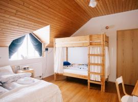 Skorrahestar, ξενοδοχείο με υδρομασάζ σε Neskaupstaður