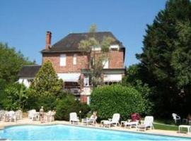 LogisHotels Le Relais du Quercy, hotel en Meyssac