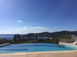Superbe villa vue mer avec piscine a debordement