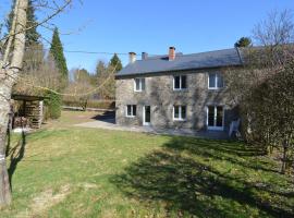 Modern Holiday Home in Viroinval with Forest Near, hótel í Meurimont