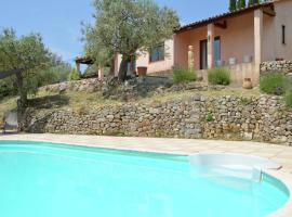 Villa in Bargemon with Private Pool, hotel v destinaci Bargemon
