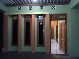 mas Eko Jlatren kost homestay, жилье для отдыха в городе Прамбанан