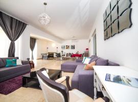 Viesnīca Holiday Home White House pilsētā Podstrana