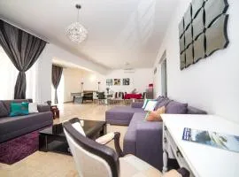 Holiday Home White House