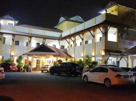 Teluk Lipat Seaview Inn, отель в городе Дунгун