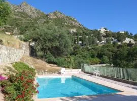 petit paradis pres ile rousse gîte les cortalines Lama