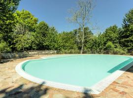 Belvilla by OYO Cozy Holiday Home with barbecue, hotel em Polpenazze del Garda