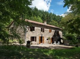 Beautiful farmhouse in mountain forest setting, villa Saint-Bonnet-le-Froid-ban