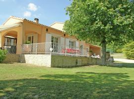 Detached villa with enclosed beautiful garden, hotel in Reillanne