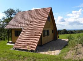 Cozy Chalet in Dabo with Terrace, huisdiervriendelijk hotel in Dabo