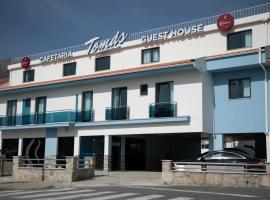 Tomas Guest House II, bed and breakfast i Covilh&atilde;