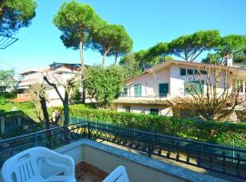 Modern Holiday Home in Massa with Garden, hotel in Marina di Massa